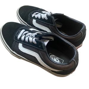 youth boy’s vans size 1.5